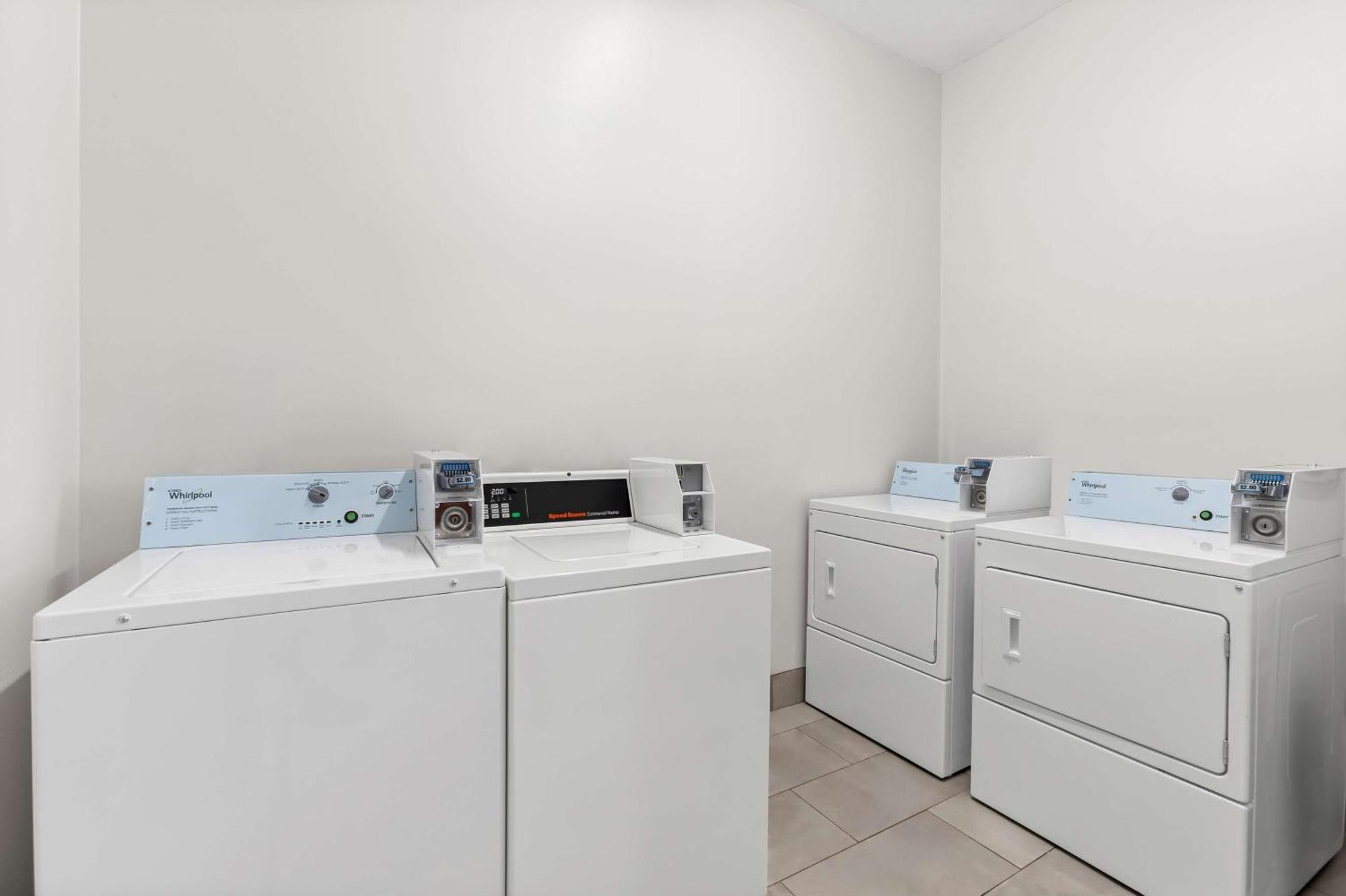 Sonesta Essential Лапорт Экстерьер фото