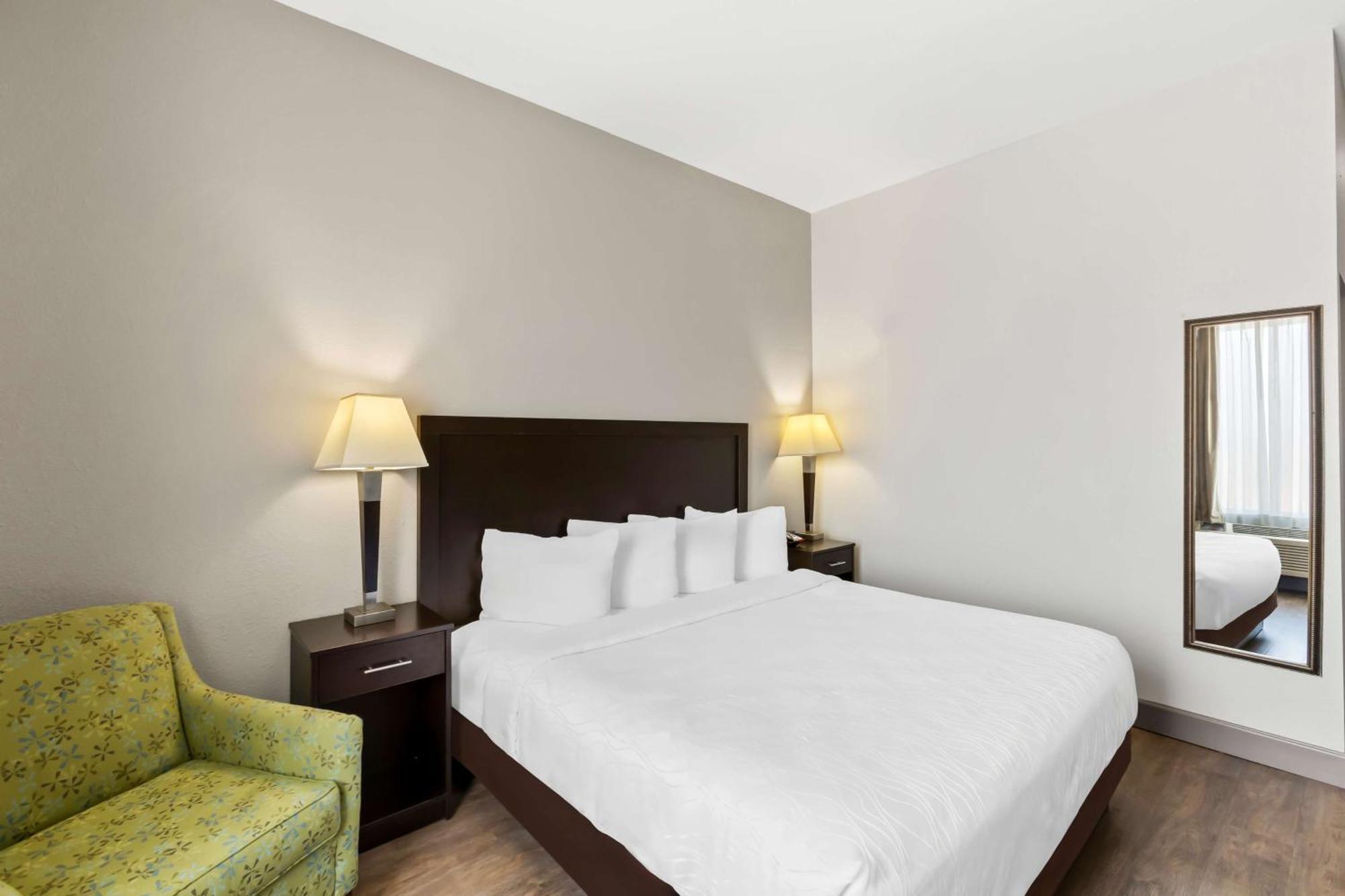 Sonesta Essential Лапорт Экстерьер фото
