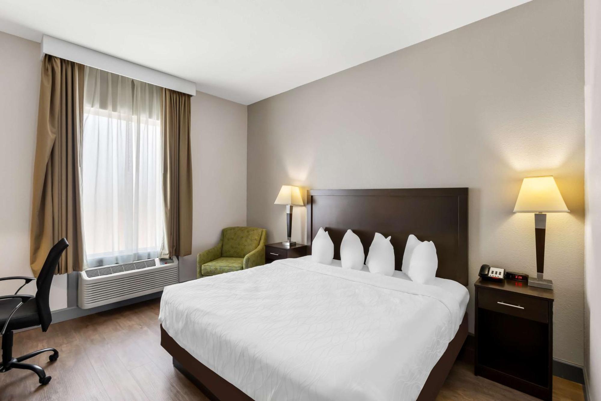 Sonesta Essential Лапорт Экстерьер фото