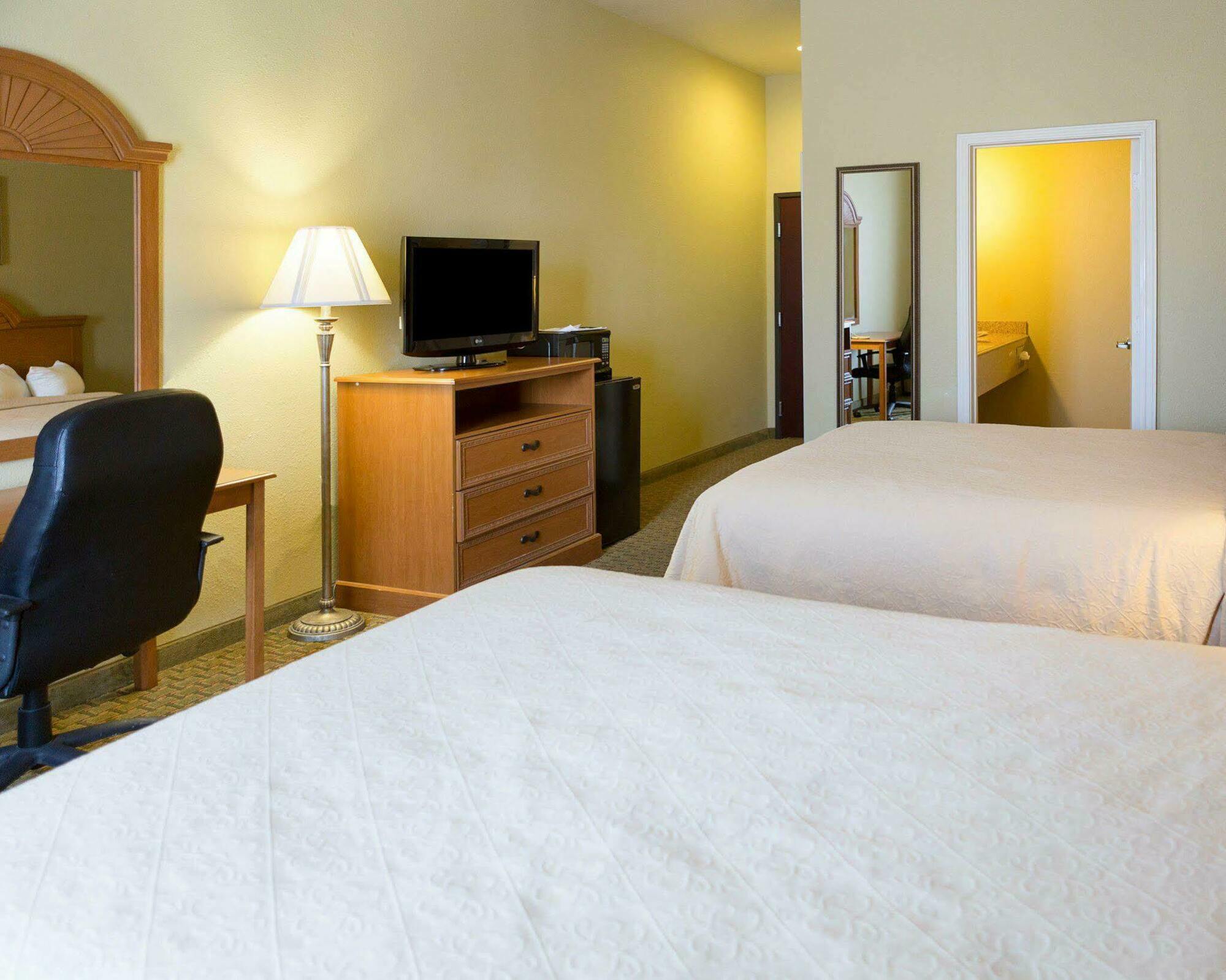 Sonesta Essential Лапорт Экстерьер фото