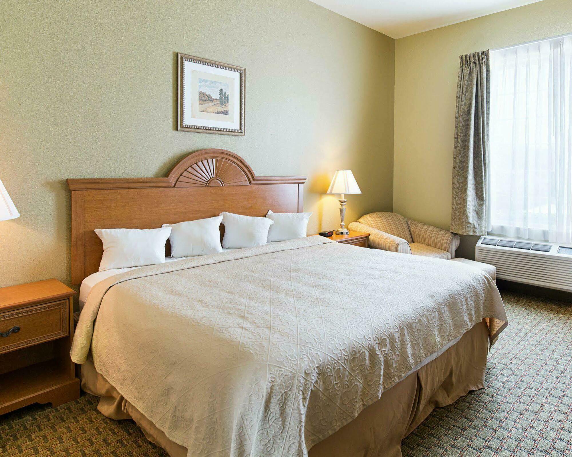 Sonesta Essential Лапорт Экстерьер фото